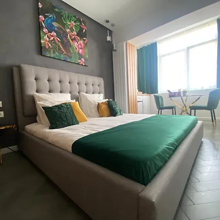 Eden Apartment *